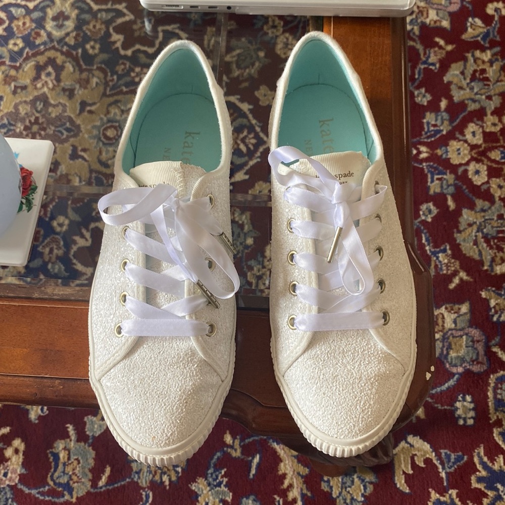 Sneakers color white , Kate spade , used only one time